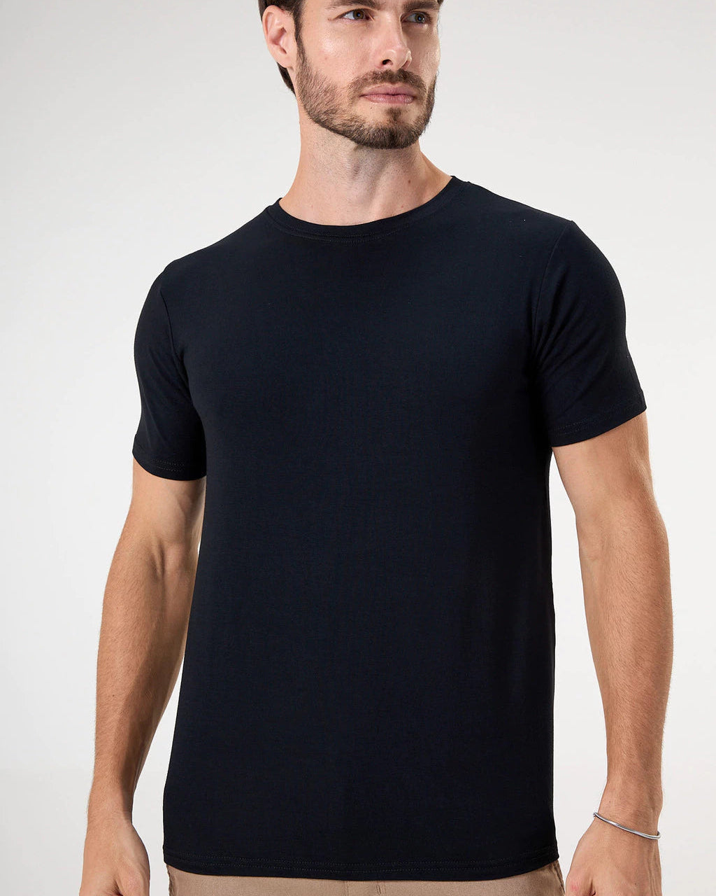 Kit 5 Camisetas Básicas + 3 Bermudas Masculinas